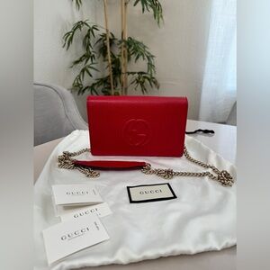 100% Authentic Gucci Pebbled Calfskin Soho Wallet On Chain Red